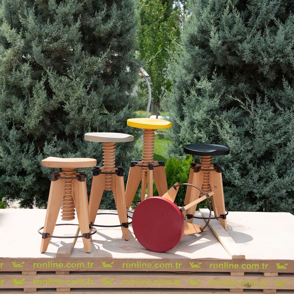 Burgu Ahşap Tabure Kırmızı