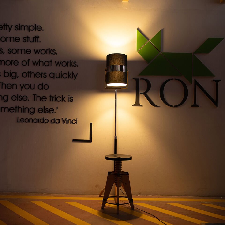 Burgu Ahşap Tabure Siyah